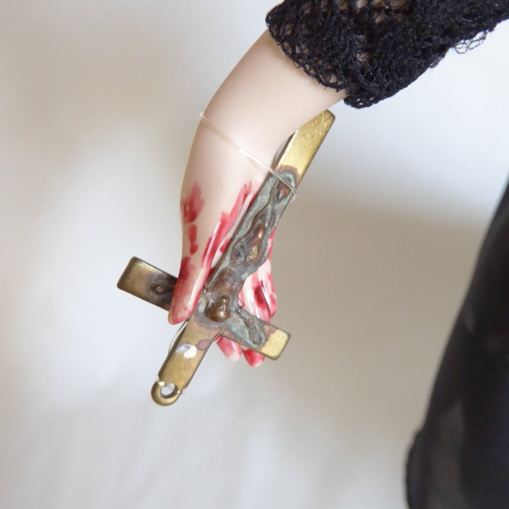 OOAK 18” DRACULA BRIDE VAMPIRE LUCY SCARY GOTHIC HORROR UNDEAD DOLL PROP ODDITY - Picture 12 of 16